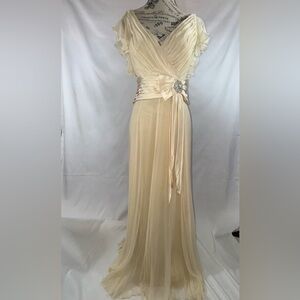 NWOT: Tadashi Collection Stunning Ivory Full Length Evening gown